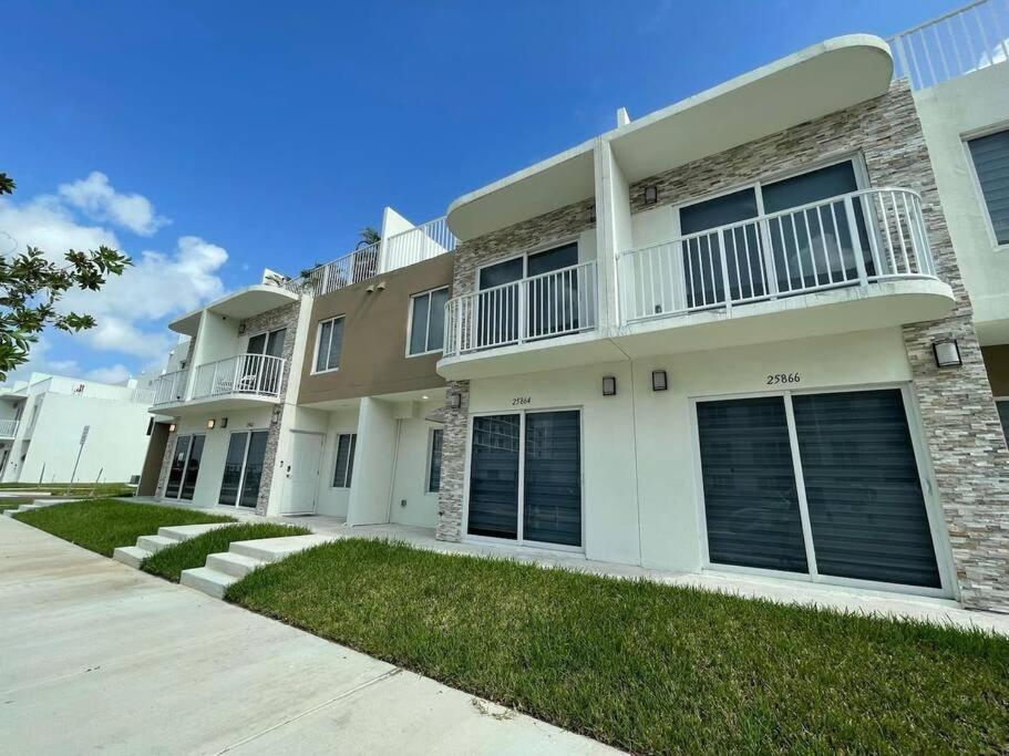 Vacay Spot Experience Luna Sky! 65" Tv Bar, Bbq, Shower Massage Jets, Music, Go To Fl Keys Homestead Exterior photo