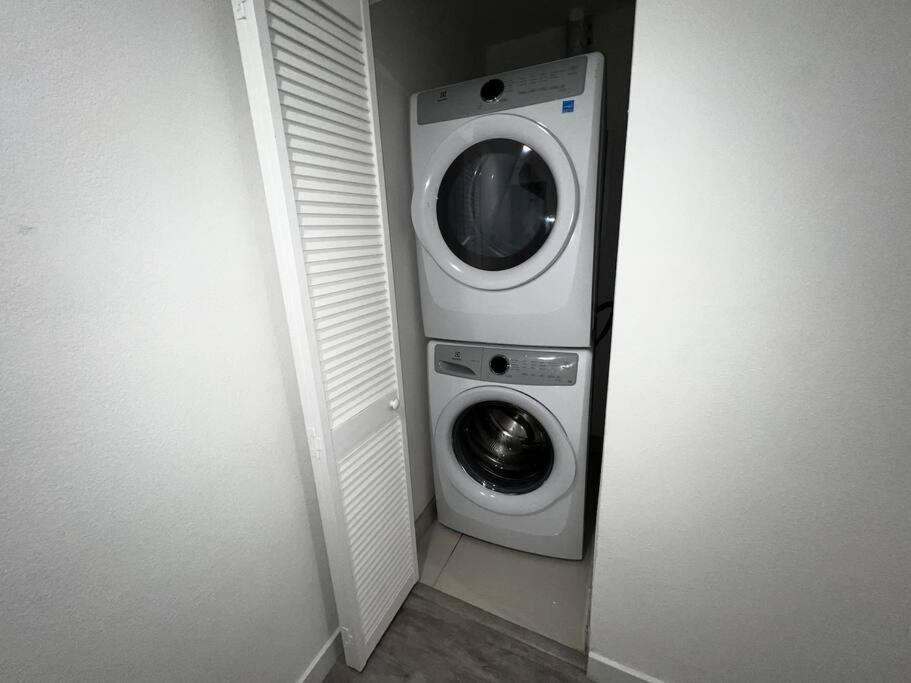 Vacay Spot Experience Luna Sky! 65" Tv Bar, Bbq, Shower Massage Jets, Music, Go To Fl Keys Homestead Exterior photo