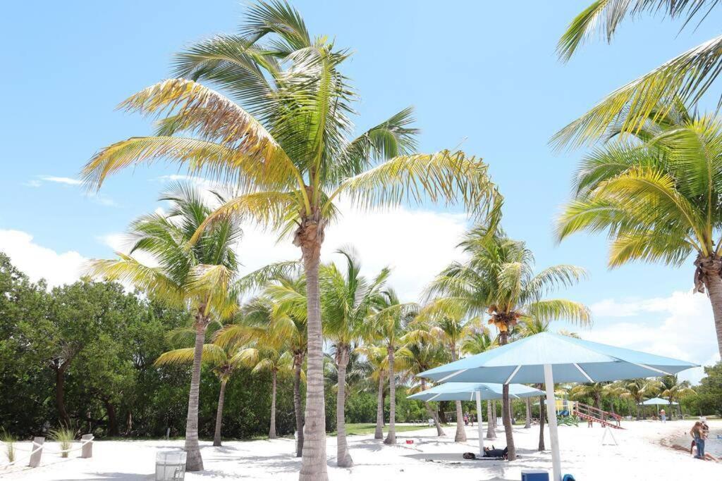Vacay Spot Experience Luna Sky! 65" Tv Bar, Bbq, Shower Massage Jets, Music, Go To Fl Keys Homestead Exterior photo
