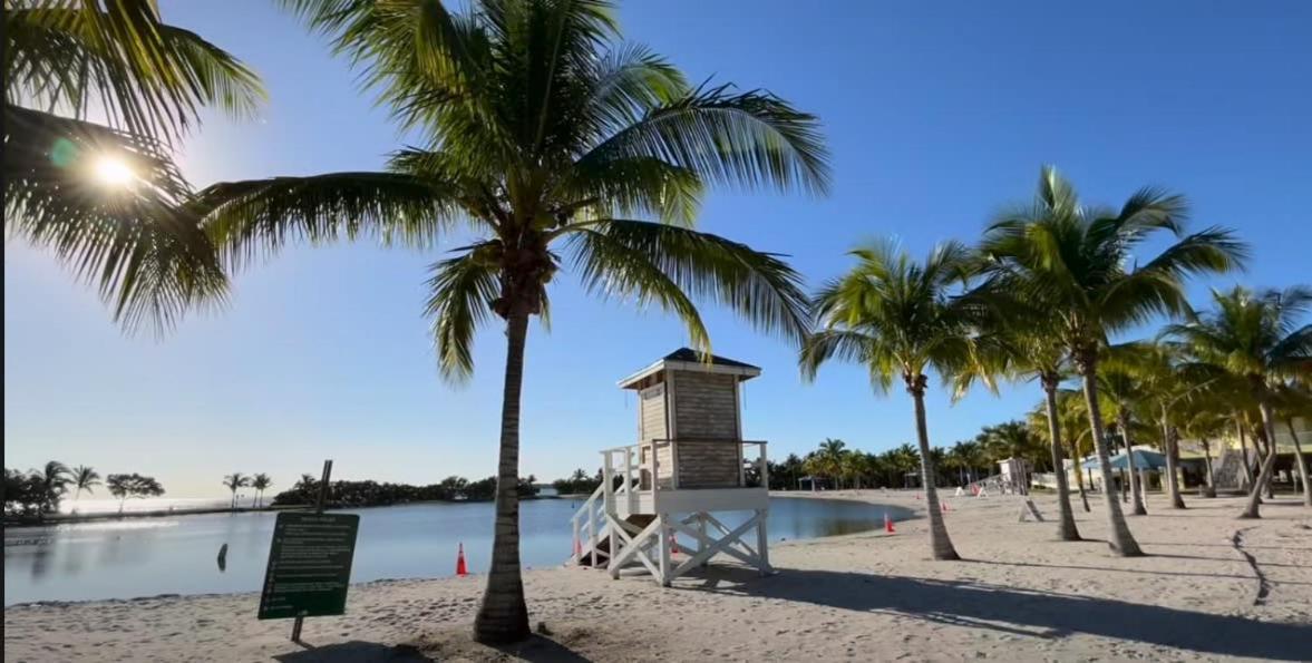 Vacay Spot Experience Luna Sky! 65" Tv Bar, Bbq, Shower Massage Jets, Music, Go To Fl Keys Homestead Exterior photo